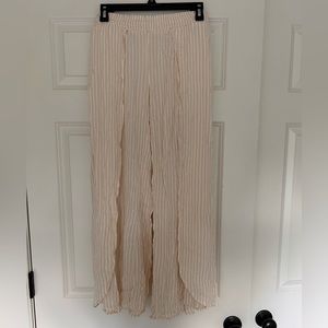 Billabong wide leg lounge/ beach pants. Size large, more like a medium.